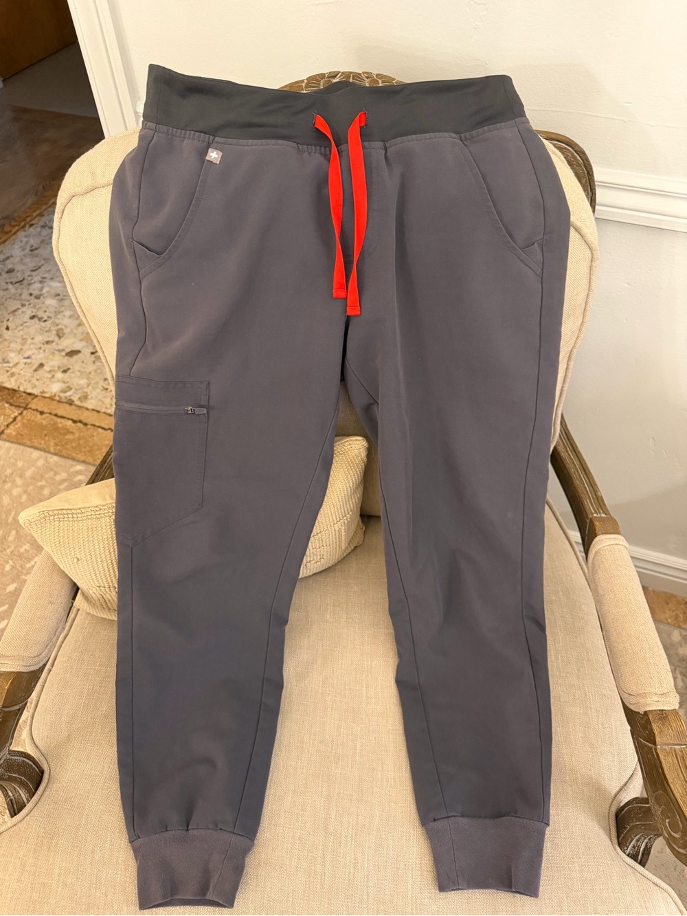NWOT Figs Technical Collection Petite Small Pants Scrubs Bottoms Charcoal Gray